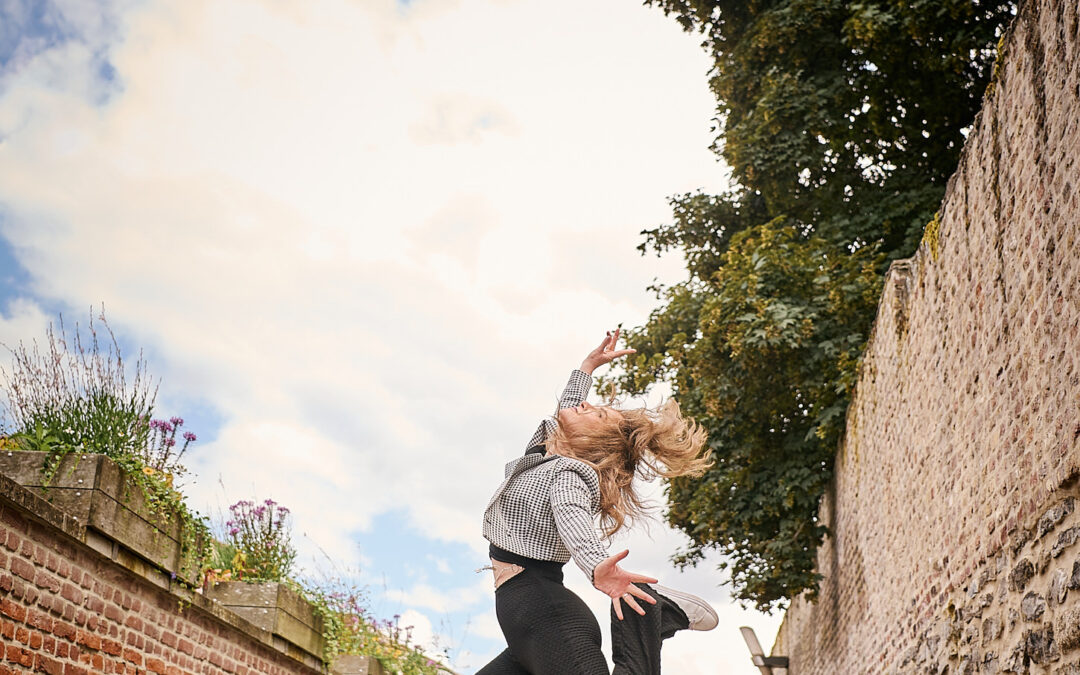 Image de Lind'Up, maquilleuse professionnelle, aux Remparts du vieux Cimétière à Soignies